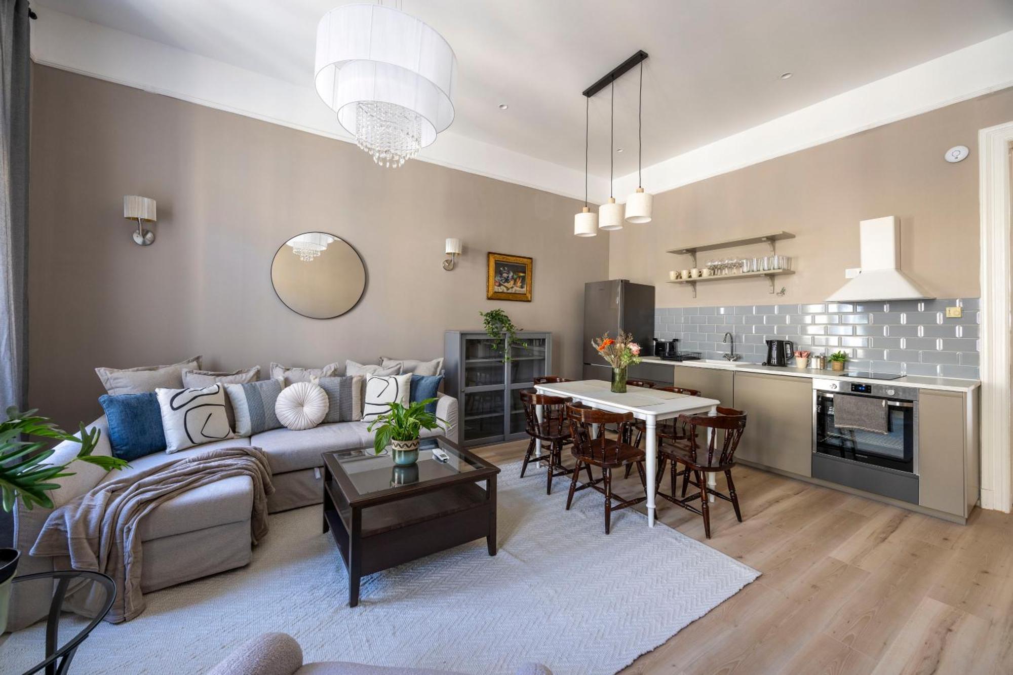 Charming Central Dream Home & Retreat By Prestige Homes Budapest Exteriör bild