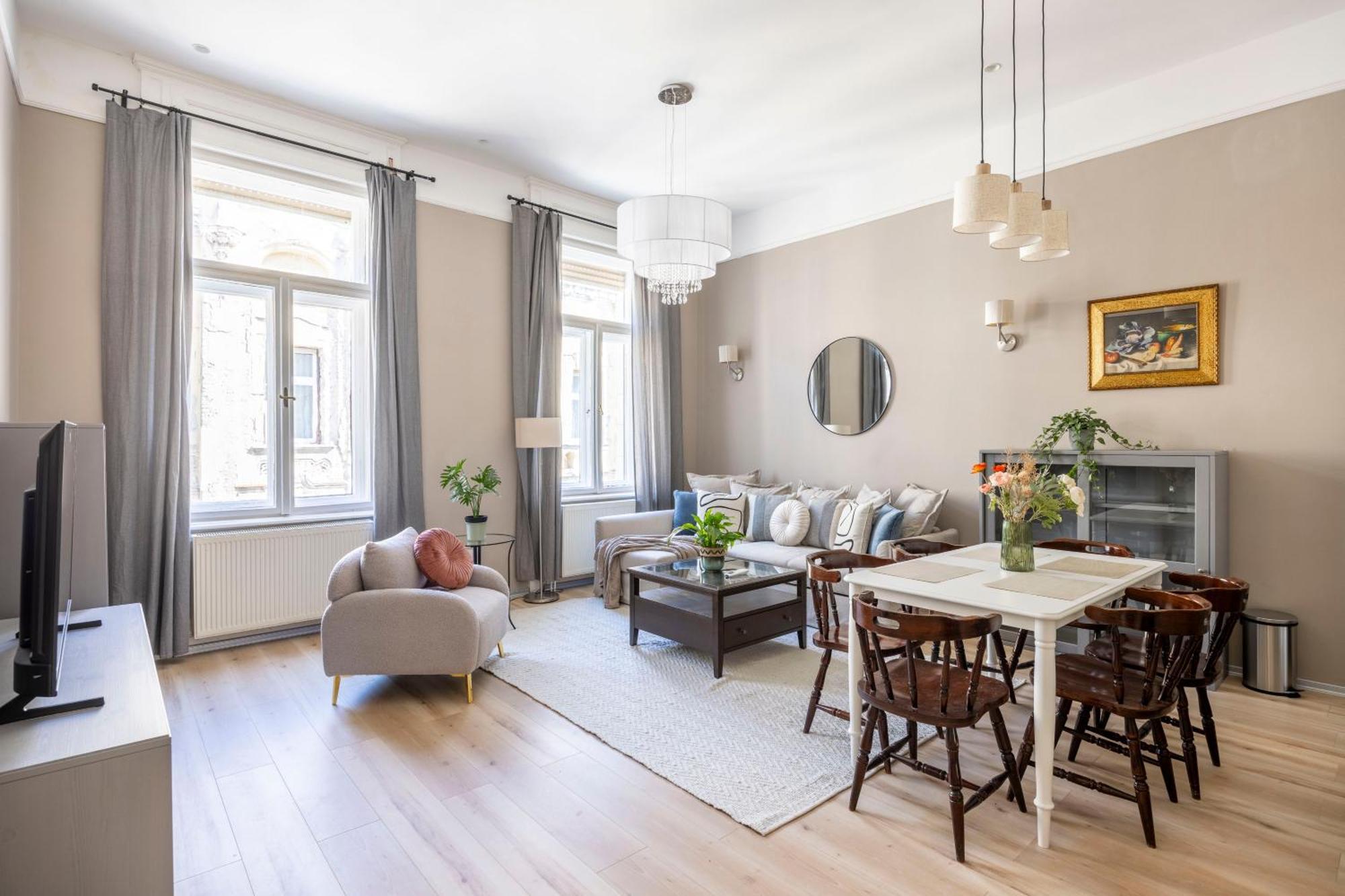 Charming Central Dream Home & Retreat By Prestige Homes Budapest Exteriör bild